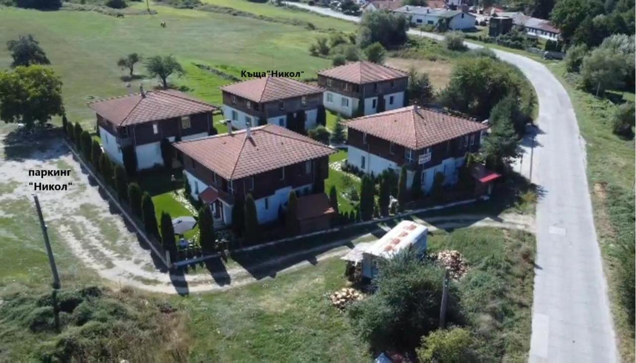 Апартаменти За Гости"Никол"Ап1 Raduil Exterior foto
